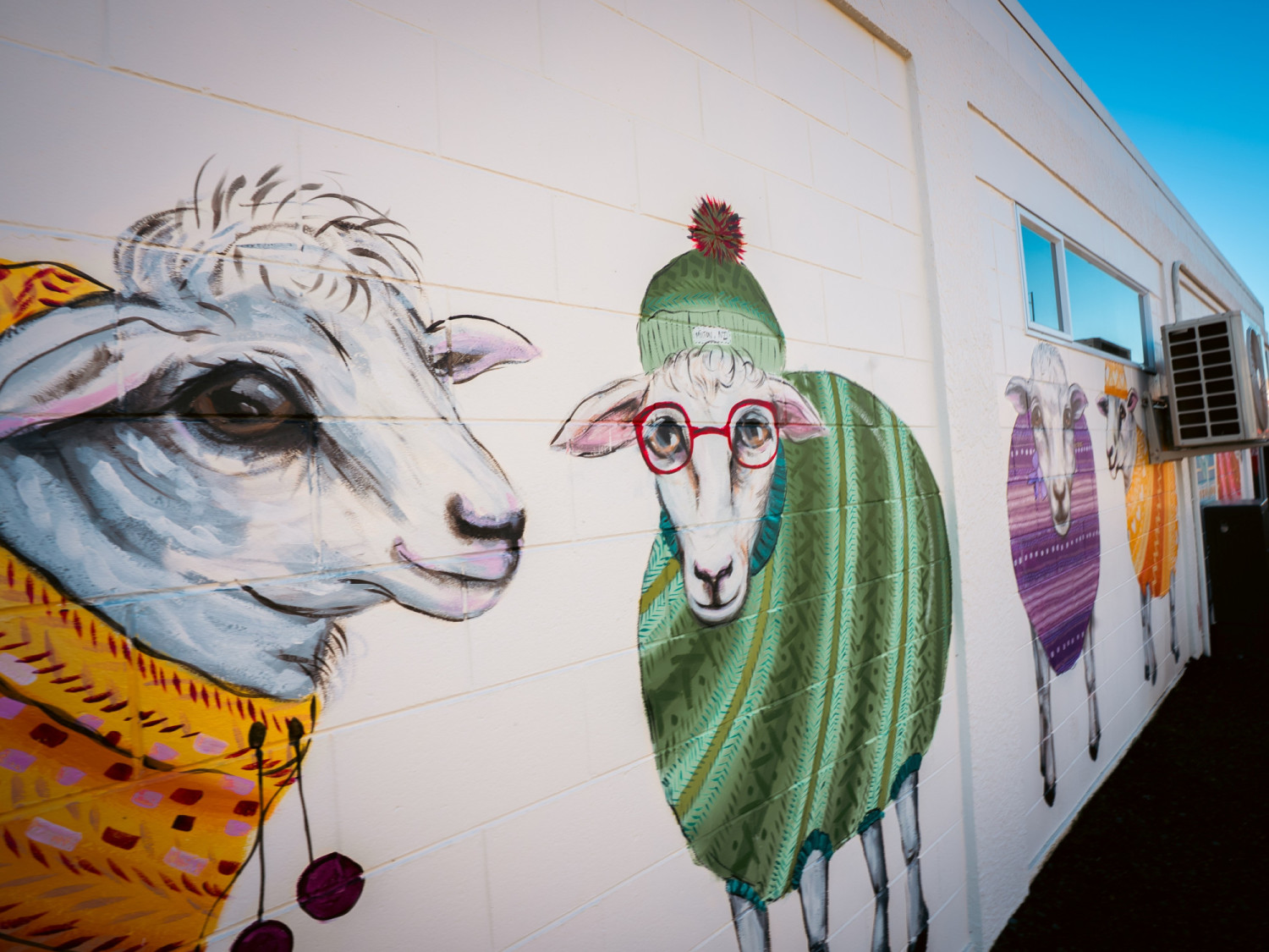 767773 0825 clutha alice murals 33RS