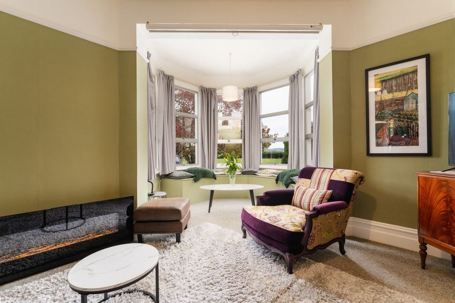Green Downstairs Room 002